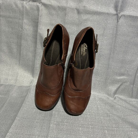 Clarks Bootie Shoe 84135 Size 6 1/2 Brown Leather 2.5" Heel Wedge Chic Boot - Picture 7 of 9